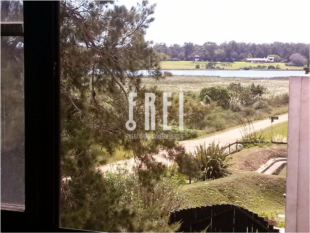 Casa ID.210 - Casa en Venta, Pinares, Punta del Este, 2 Dormitorios.