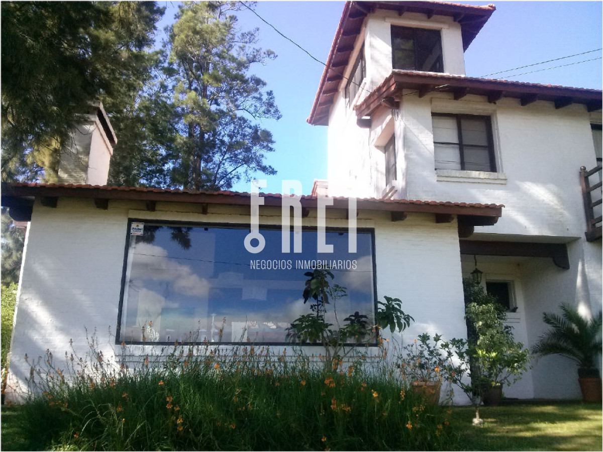 Casa ID.210 - Casa en Venta, Pinares, Punta del Este, 2 Dormitorios.