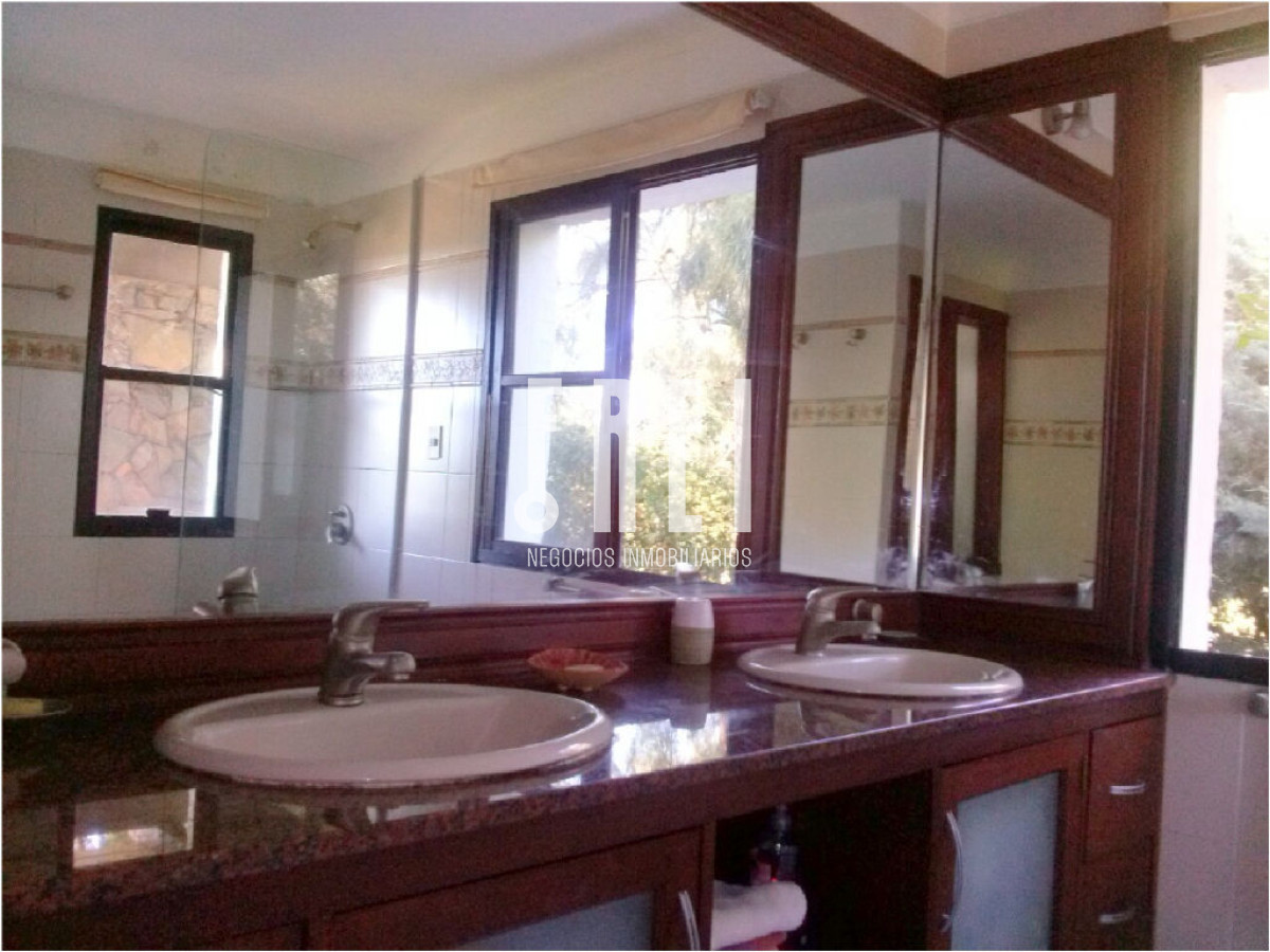 Casa ID.210 - Casa en Venta, Pinares, Punta del Este, 2 Dormitorios.