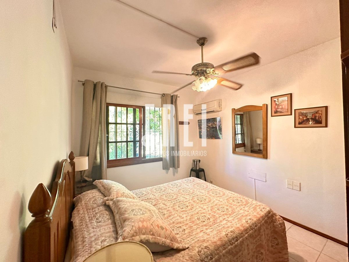 Casa ID.209 - En Venta, casa en zona de playa Mansa.. a pasos del mar!!!