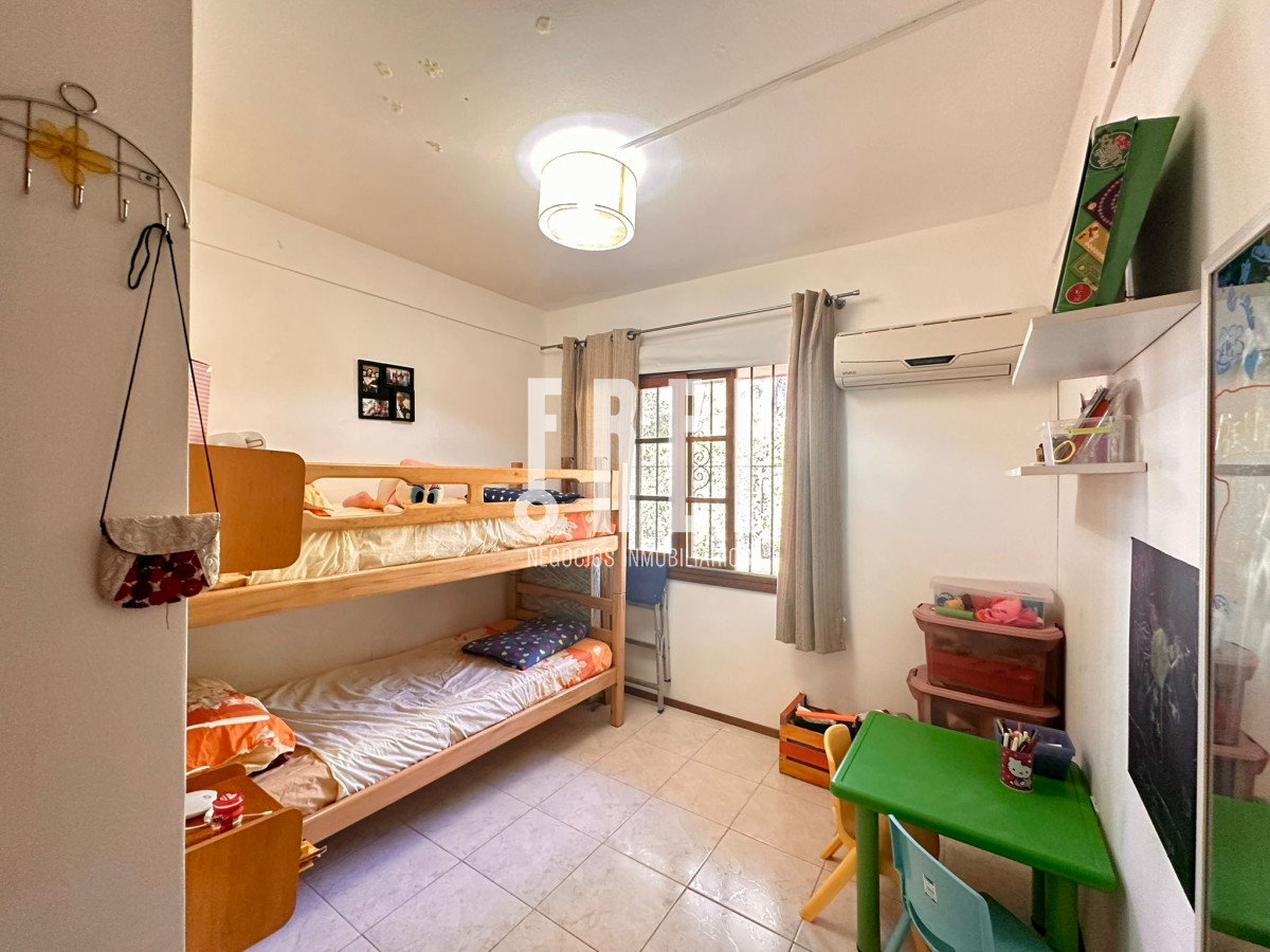 Casa ID.209 - En Venta, casa en zona de playa Mansa.. a pasos del mar!!!