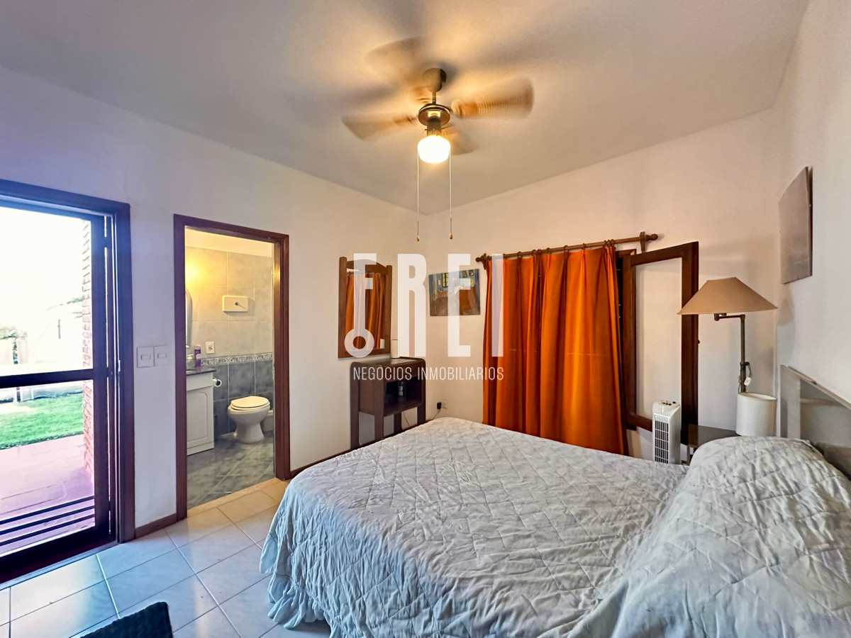 Casa ID.209 - En Venta, casa en zona de playa Mansa.. a pasos del mar!!!