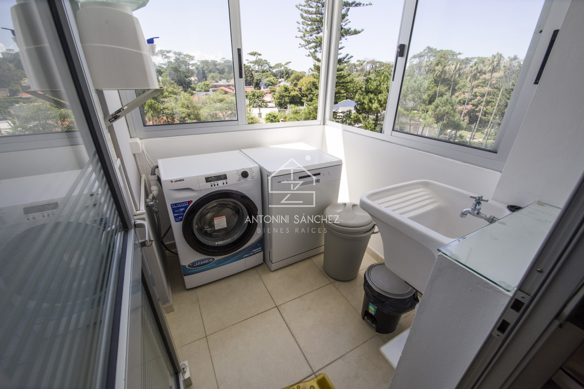 Apartamento ID.2085 - Apartamento en Venta y Alquiler, Mansa, Punta del Este, 2 Dormitorios.