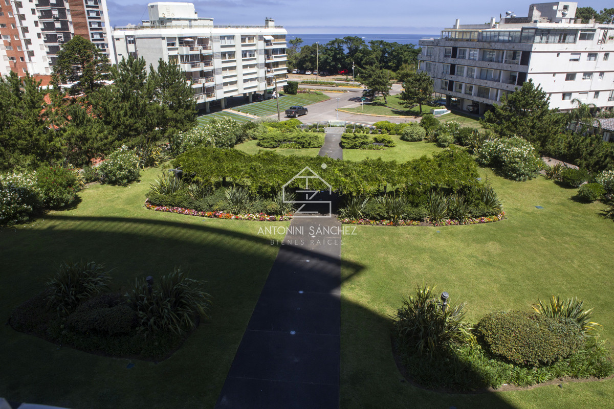 Apartamento ID.2085 - Apartamento en Venta y Alquiler, Mansa, Punta del Este, 2 Dormitorios.