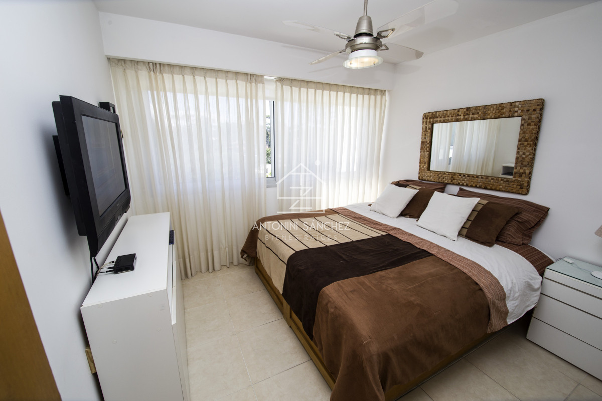 Apartamento ID.2085 - Apartamento en Venta y Alquiler, Mansa, Punta del Este, 2 Dormitorios.