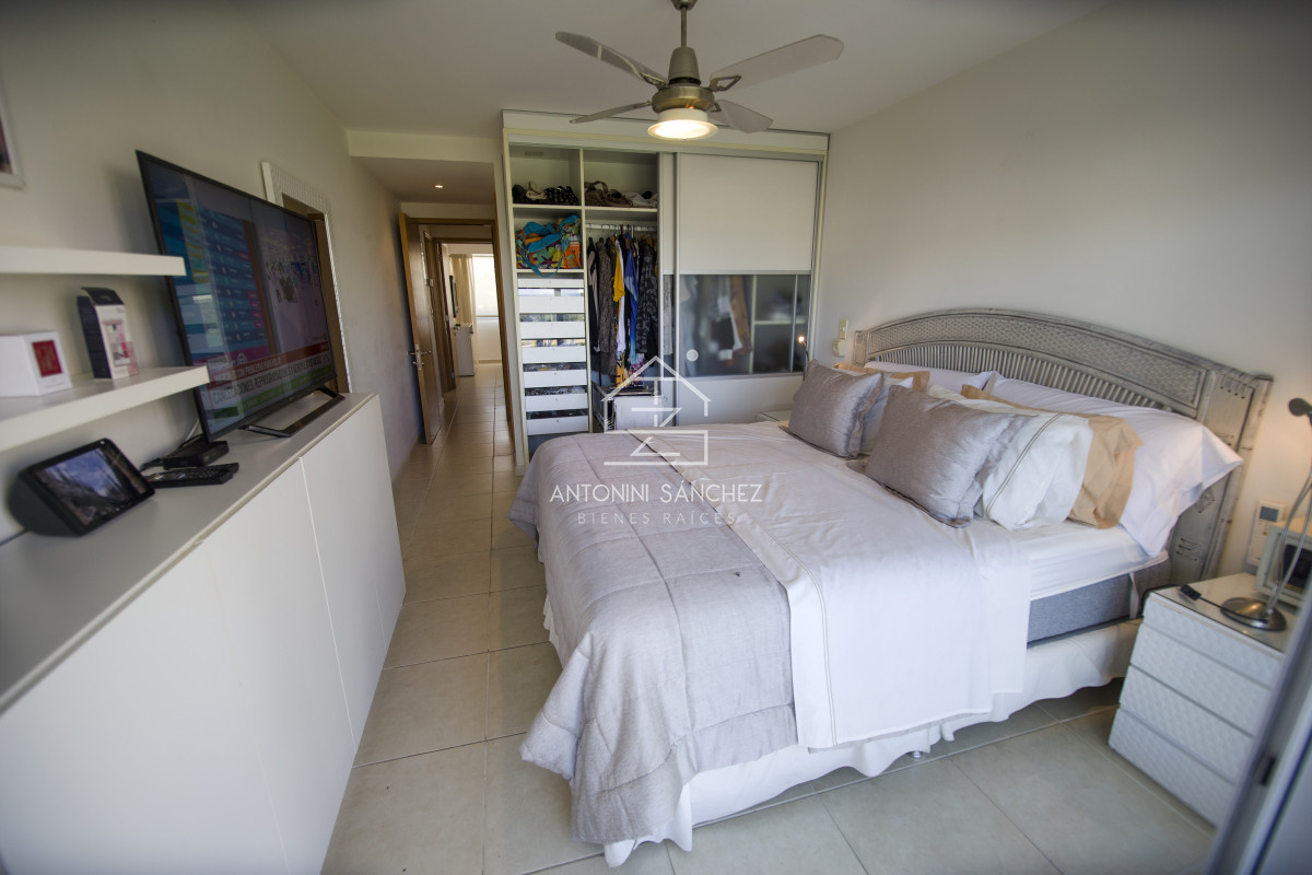Apartamento ID.2085 - Apartamento en Venta y Alquiler, Mansa, Punta del Este, 2 Dormitorios.