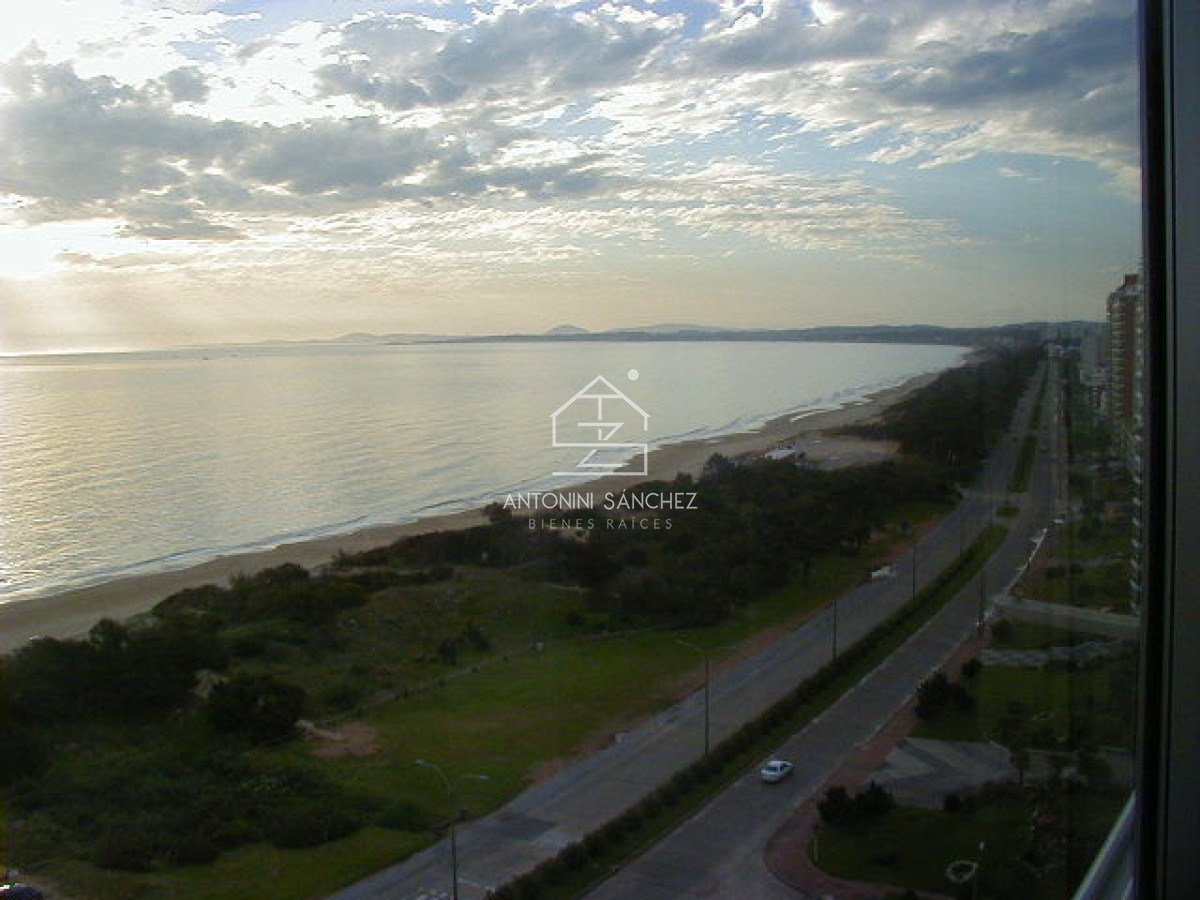 Apartamento ID.1453 - Apartamento en Venta y Alquiler, Mansa, Punta del Este, 3 Dormitorios.