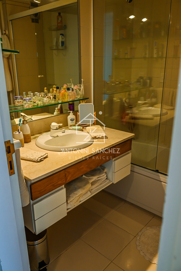 Apartamento ID.1407 - Apartamento en Venta y Alquiler, Peninsula, Punta del Este, 3 Dormitorios.