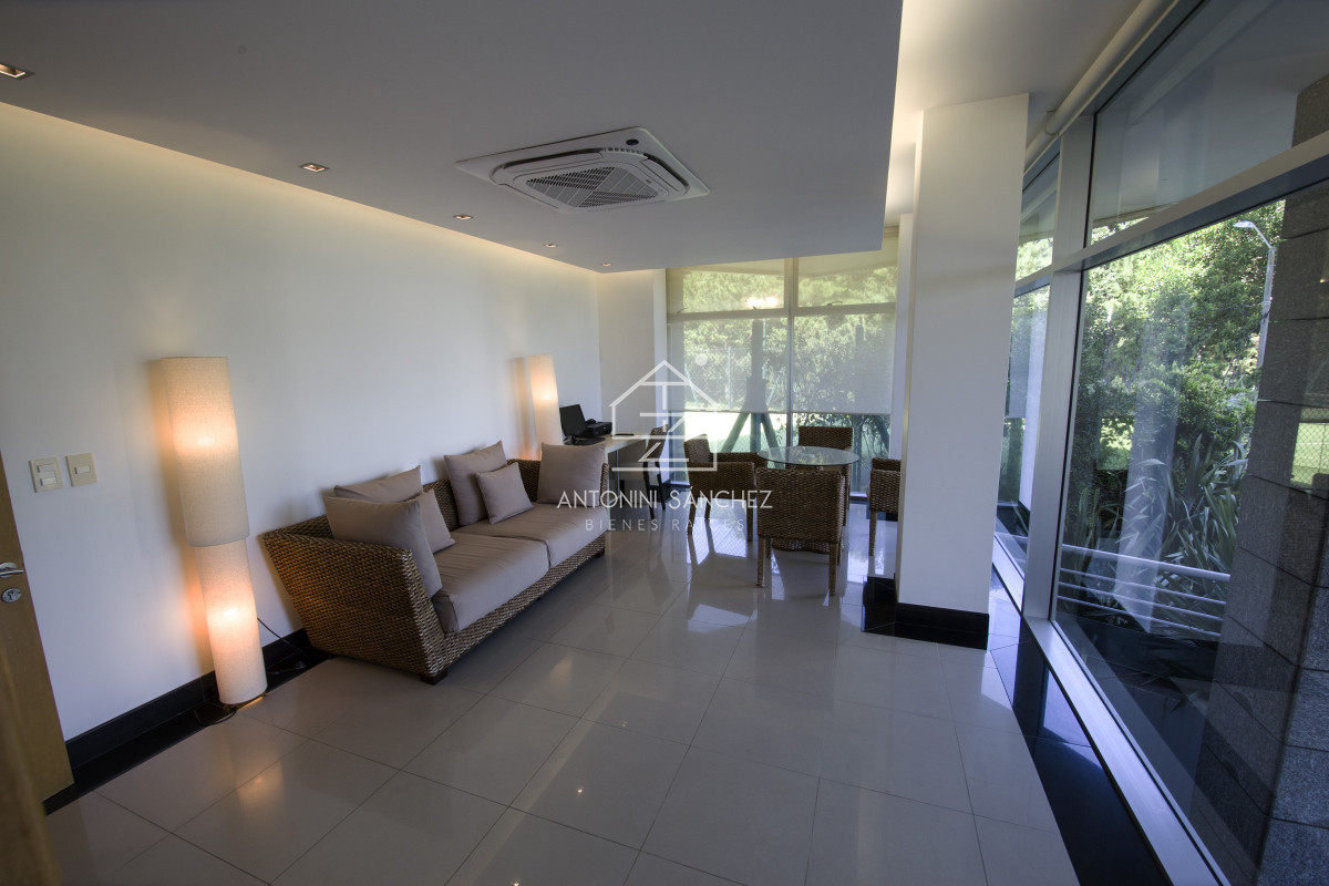 Apartamento ID.2085 - Apartamento en Venta y Alquiler, Mansa, Punta del Este, 2 Dormitorios.