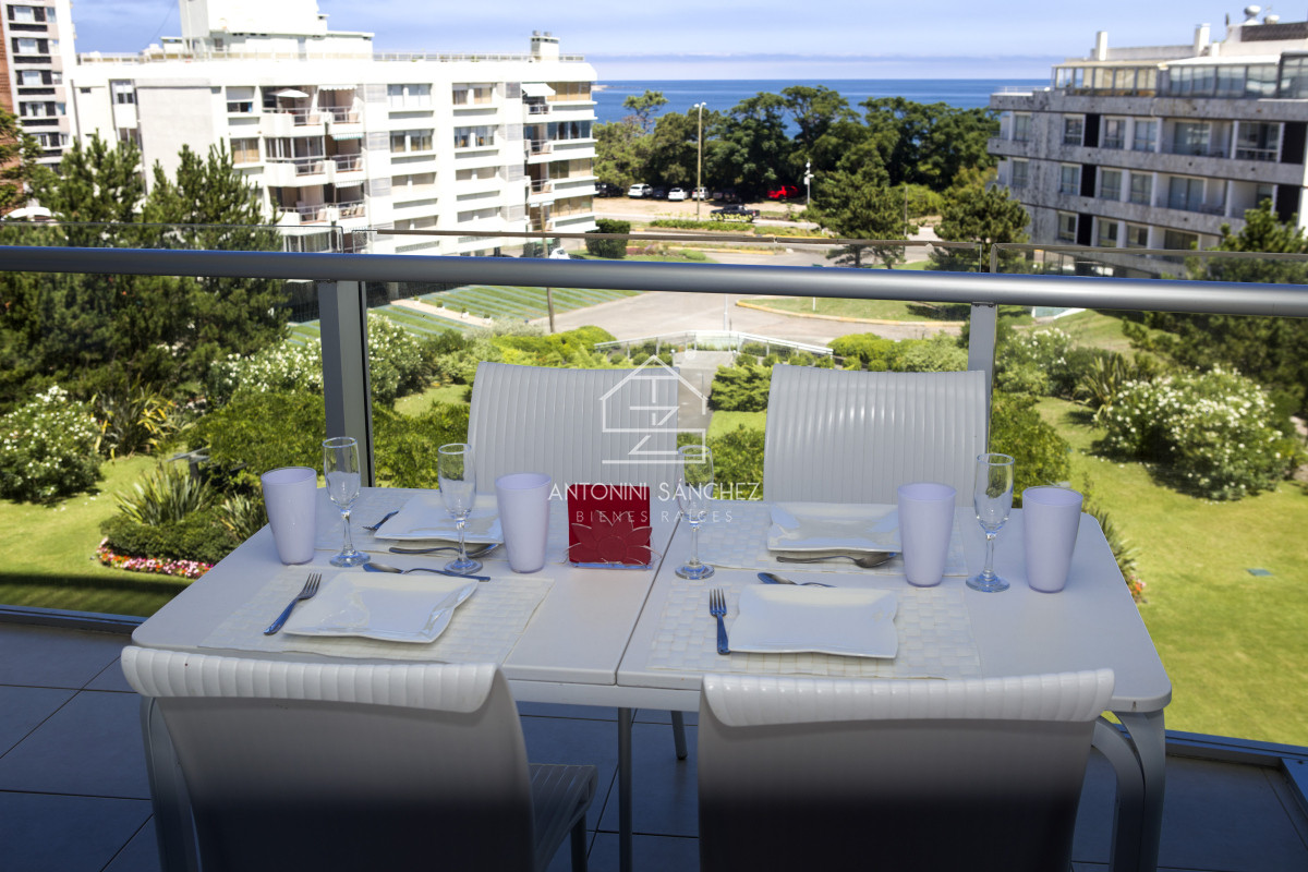 Apartamento ID.2085 - Apartamento en Venta y Alquiler, Mansa, Punta del Este, 2 Dormitorios.