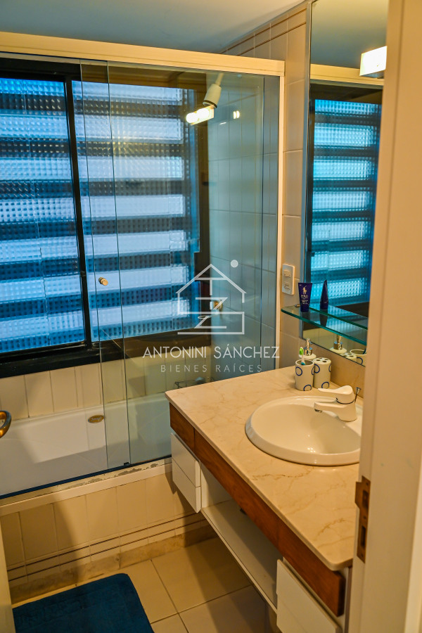 Apartamento ID.1407 - Apartamento en Venta y Alquiler, Peninsula, Punta del Este, 3 Dormitorios.