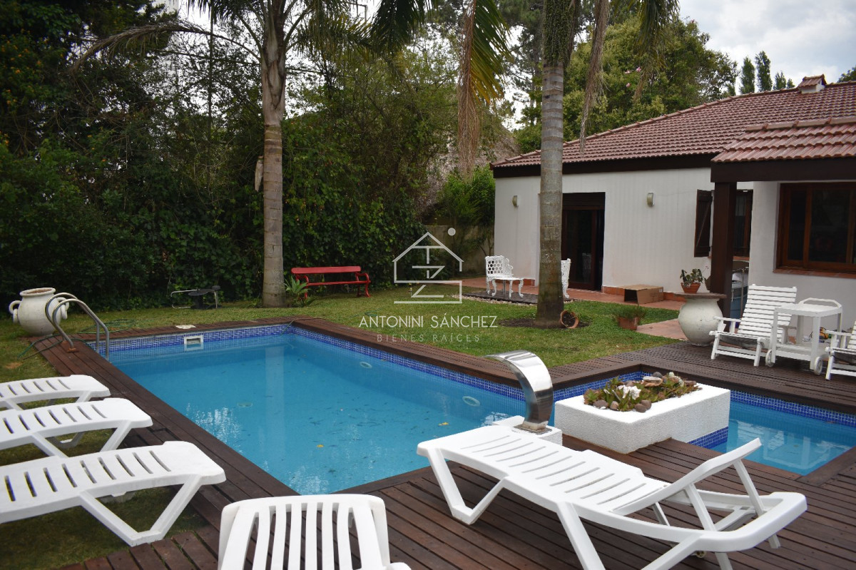 Casa ID.543 - Casa en Venta, Lugano, Punta del Este, 4 Dormitorios.