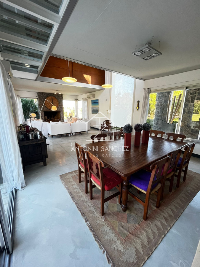 Casa ID.2118 - Casa en Venta y Alquiler, Rincón del Indio, Punta del Este, 3 Dormitorios.