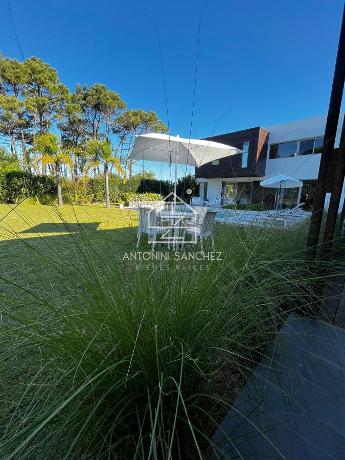 Casa ID.2118 - Casa en Venta y Alquiler, Rincón del Indio, Punta del Este, 3 Dormitorios.