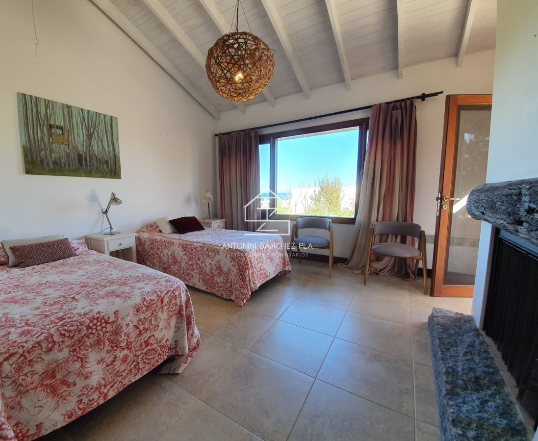 Casa ID.4130 - Casa en Montoya de 5 dormitorios