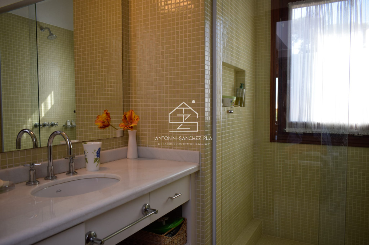 Casa ID.4130 - Casa en Montoya de 5 dormitorios