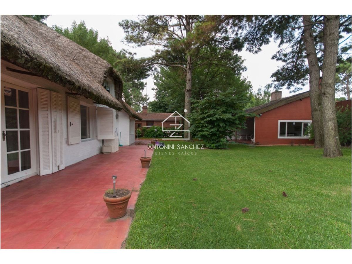 Casa ID.2111 - Casa en Venta y Alquiler, Pinares, Punta del Este.