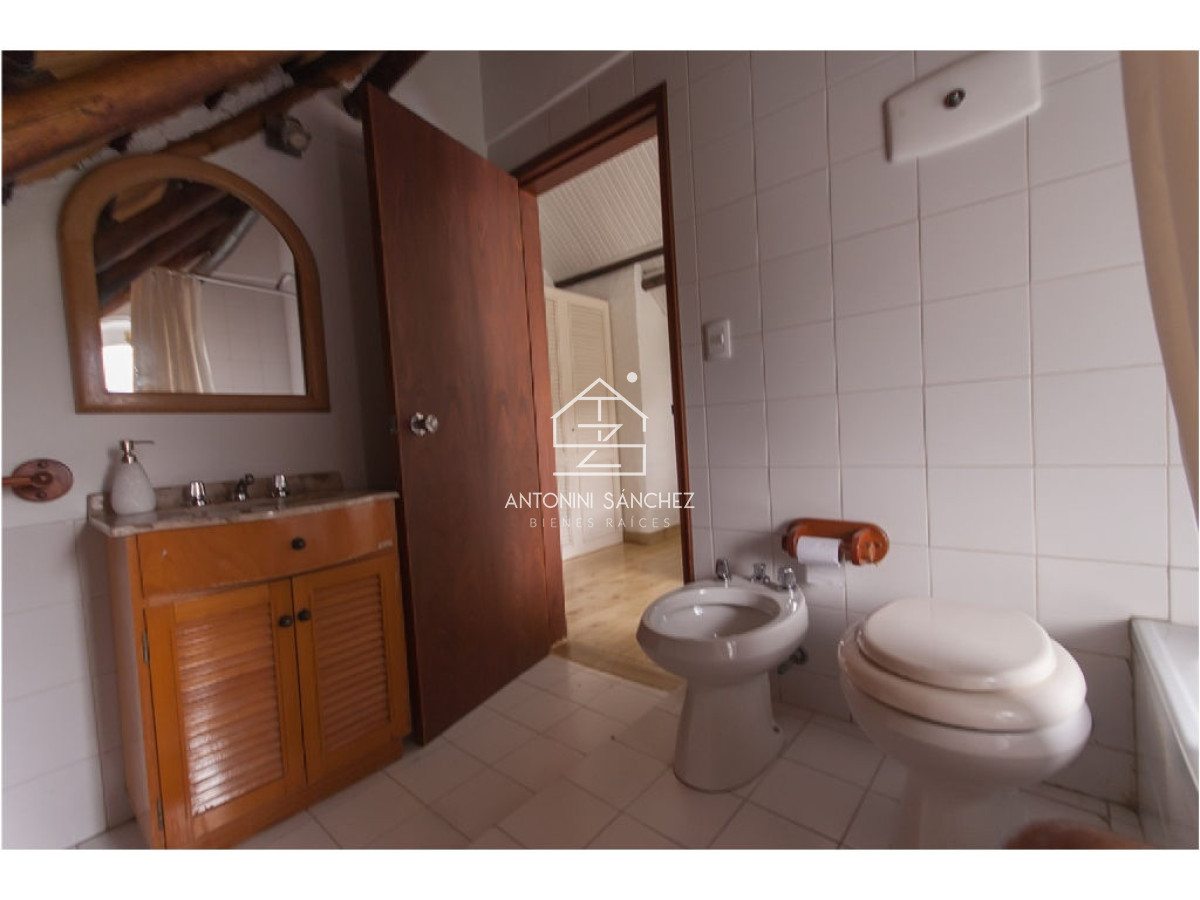 Casa ID.2111 - Casa en Venta y Alquiler, Pinares, Punta del Este.