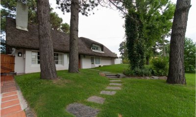 Casa en Venta y Alquiler, Pinares, Punta del Este.
