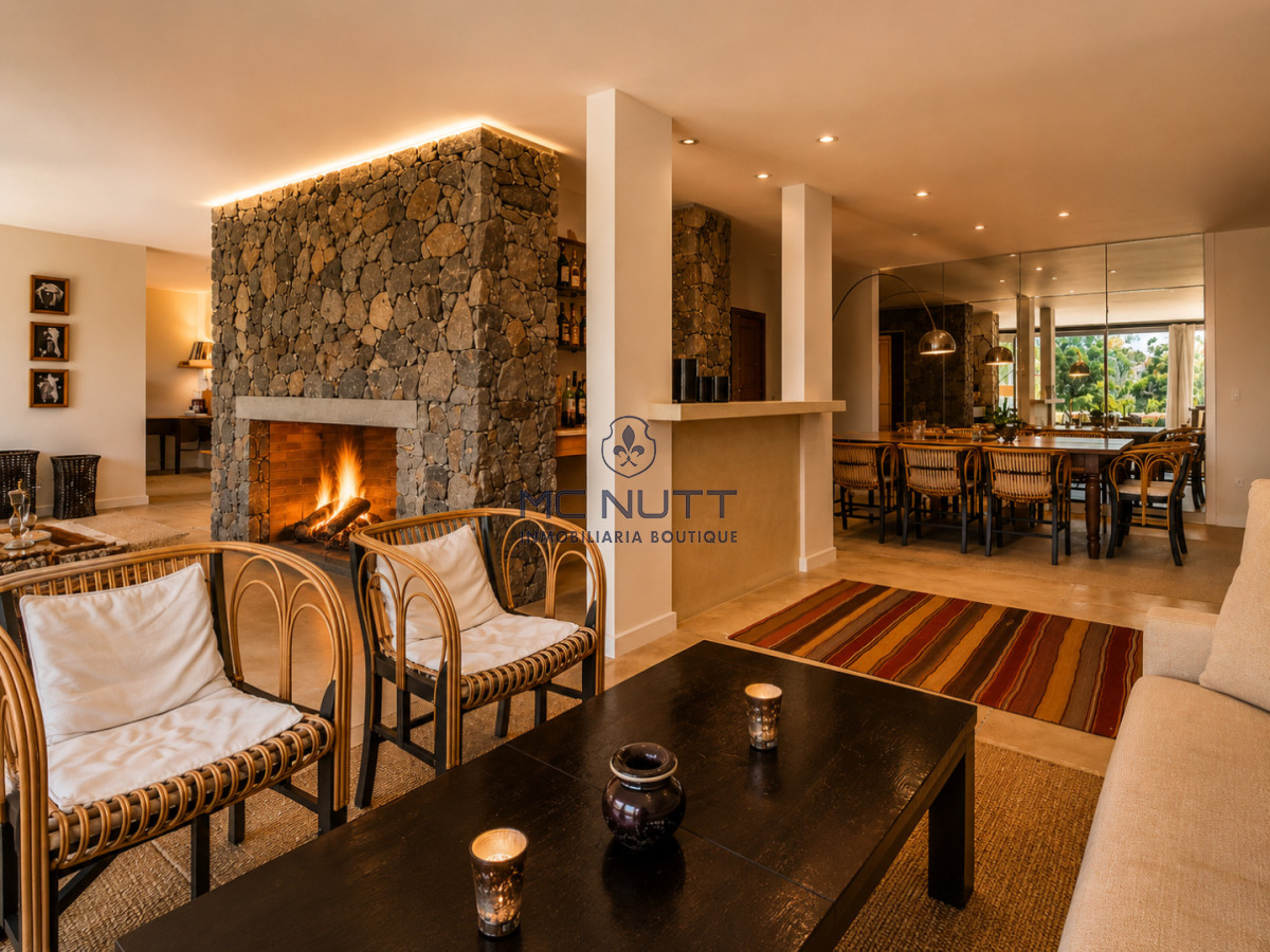 Casa ID.913/ - Exclusiva casa en Venta, 4 dormitorios