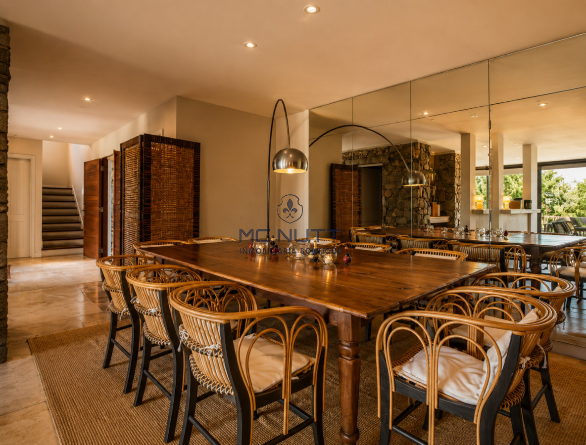 Casa ID.913/ - Exclusiva casa en Venta, 4 dormitorios