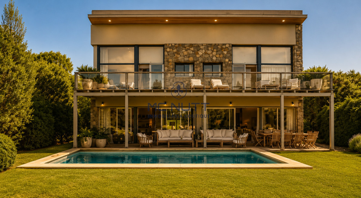 Casa ID.913/ - Exclusiva casa en Venta, 4 dormitorios