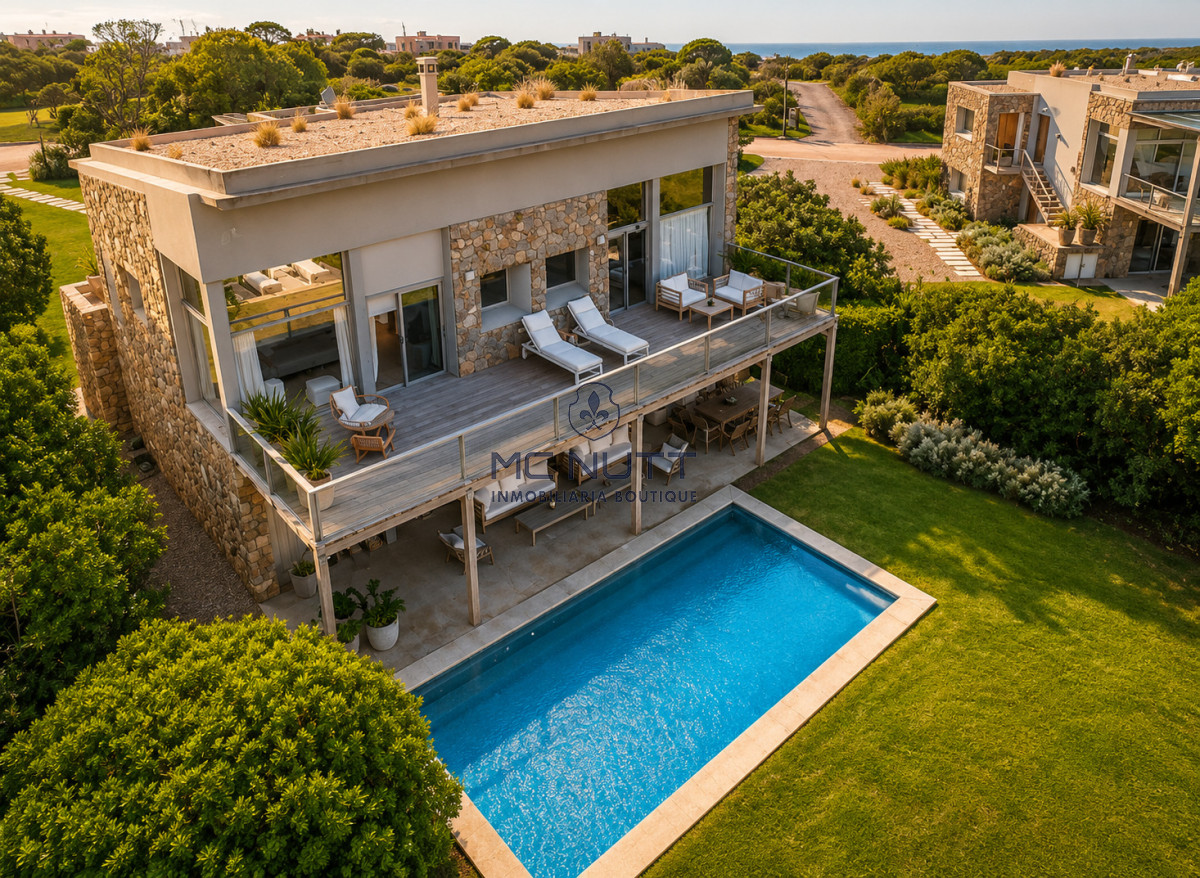 Casa ID.913/ - Exclusiva casa en Venta, 4 dormitorios
