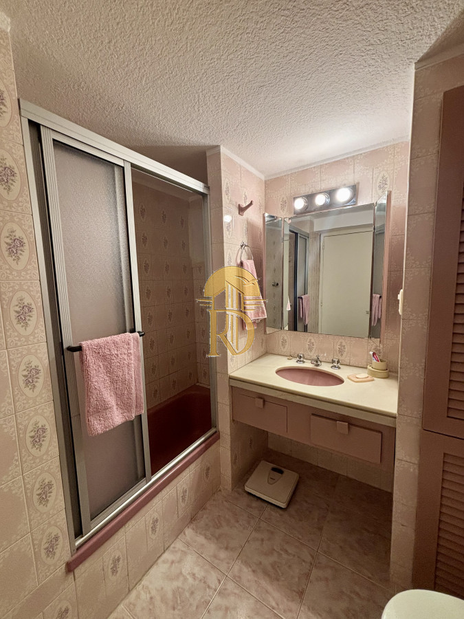 Apartamento en Venta y Alquiler, Peninsula, Punta del Este, 2 Dormitorios. -id-556-11