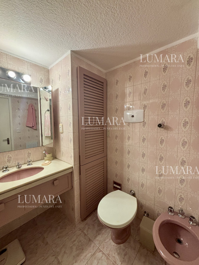 Apartamento ID.3227 - Apartamento en Venta y Alquiler, Peninsula, Punta del Este, 2 Dormitorios.