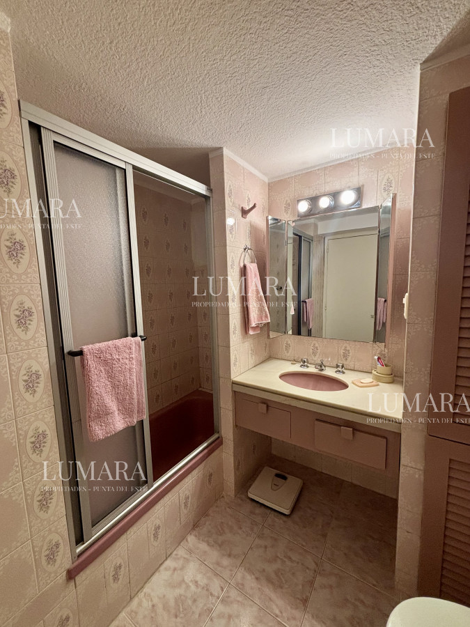 Apartamento ID.3227 - Apartamento en Venta y Alquiler, Peninsula, Punta del Este, 2 Dormitorios.