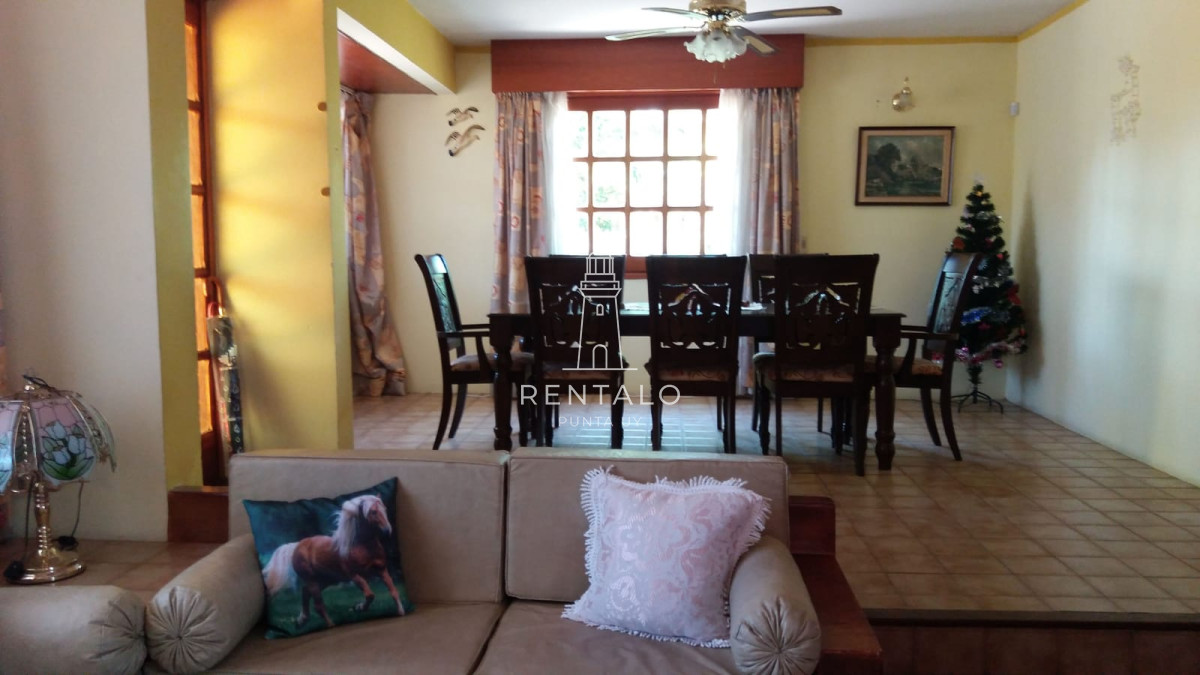 Casa ID.956 - Venta casa de 4 Dormitorios en Playa Mansa Punta del este 