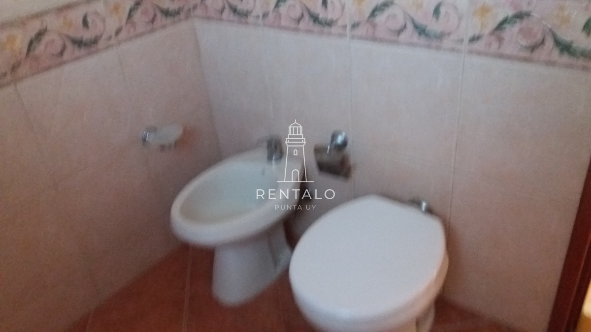 Casa ID.956 - Venta casa de 4 Dormitorios en Playa Mansa Punta del este 