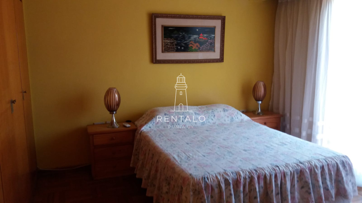 Casa ID.956 - Venta casa de 4 Dormitorios en Playa Mansa Punta del este 