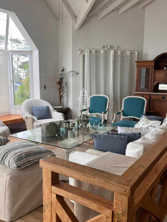 Casa ID.957 - VENTA DE CASA DE 3 DORMITORIOS CON VISTA AL MAR EN PINARES PUNTA DEL ESTE 