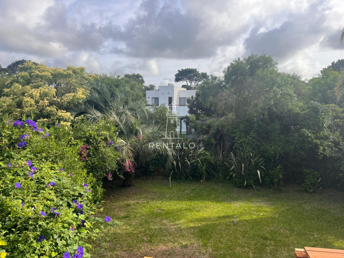 Casa ID.957 - VENTA DE CASA DE 3 DORMITORIOS CON VISTA AL MAR EN PINARES PUNTA DEL ESTE 