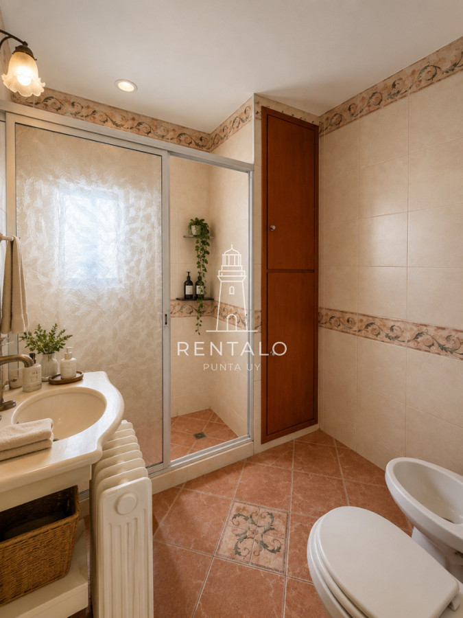 Casa ID.956 - Venta casa de 4 Dormitorios en Playa Mansa Punta del este 