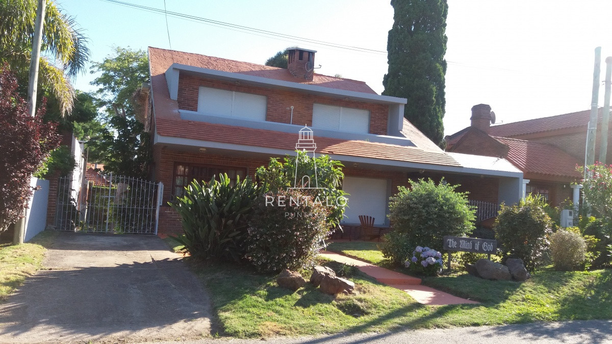 Casa ID.956 - Venta casa de 4 Dormitorios en Playa Mansa Punta del este 