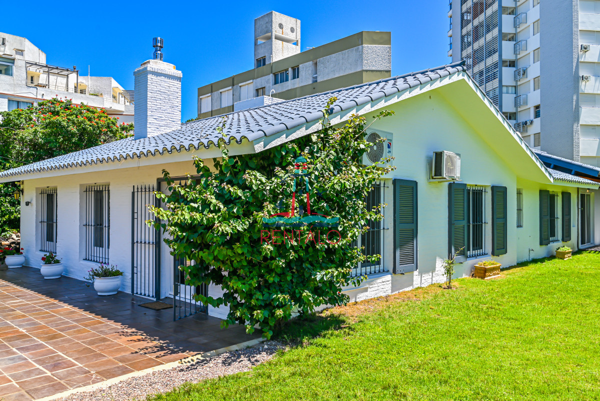 Casa ID.201 - Casa en venta 3 dormitorios en Punta del Este playa mansa 