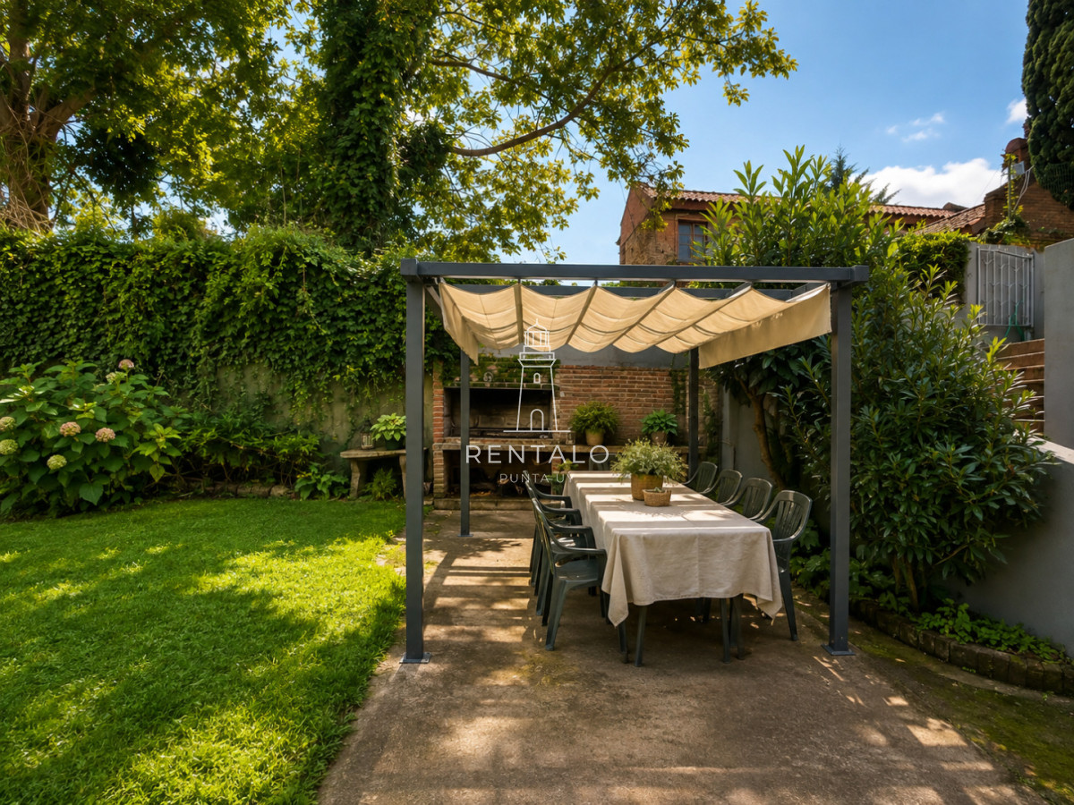 Casa ID.956 - Venta casa de 4 Dormitorios en Playa Mansa Punta del este 
