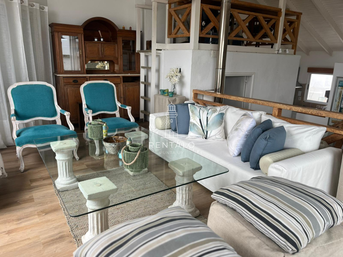 Casa ID.957 - VENTA DE CASA DE 3 DORMITORIOS CON VISTA AL MAR EN PINARES PUNTA DEL ESTE 