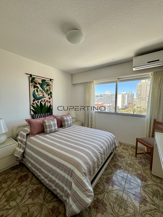 Apartamento ID.593 - Apartamento en Venta y Alquiler, Peninsula, Punta del Este, 2 Dormitorios.