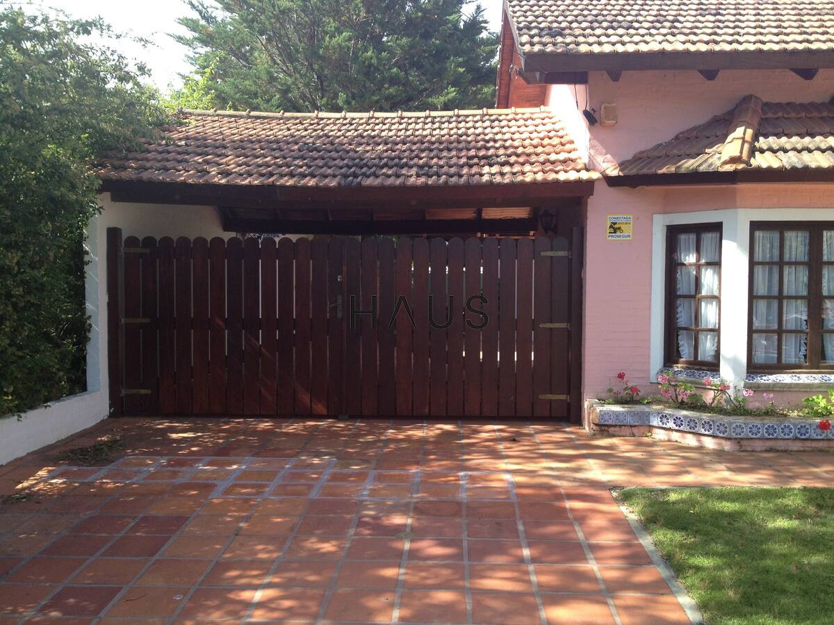 Casa ID.1120 - Casa en Alquiler, Pinares, Punta del Este, 4 Dormitorios.