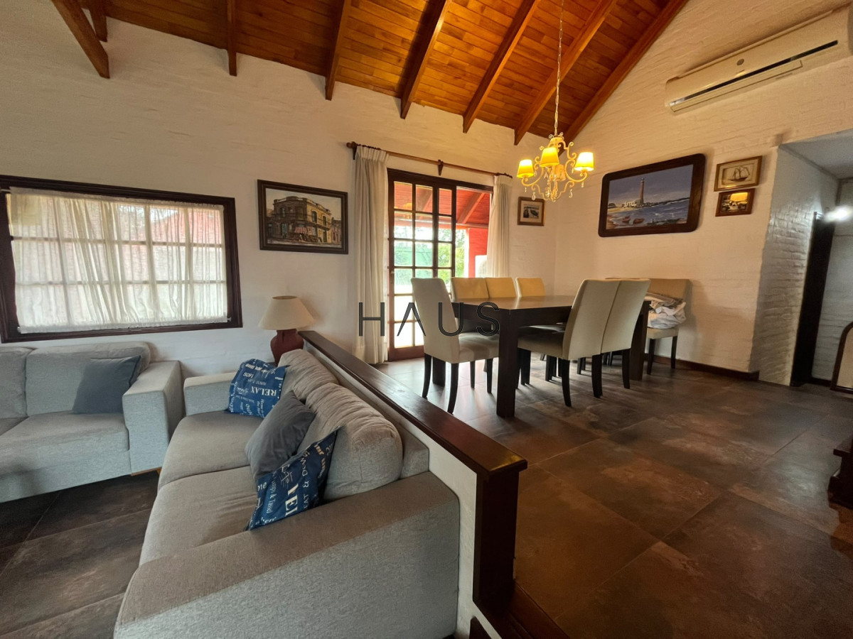 Casa ID.1120 - Casa en Alquiler, Pinares, Punta del Este, 4 Dormitorios.