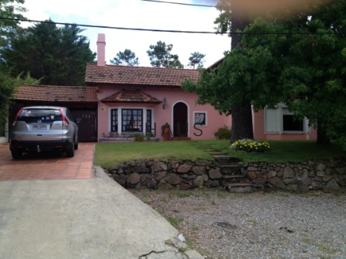 Casa ID.1120 - Casa en Alquiler, Pinares, Punta del Este, 4 Dormitorios.