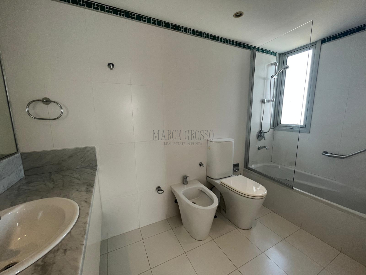 Apartamento ID.216 - Apartamento en Venta y Alquiler, Brava, Punta del Este, 3 Dormitorios.