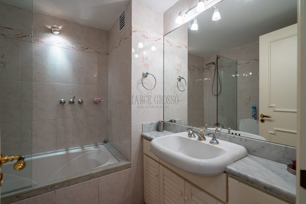 Apartamento ID.190 - Apartamento en Venta y Alquiler, Mansa, Punta del Este
