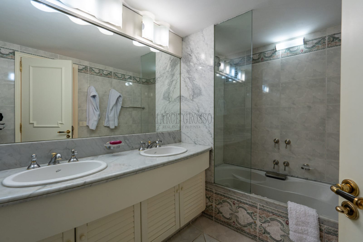 Apartamento ID.190 - Apartamento en Venta y Alquiler, Mansa, Punta del Este