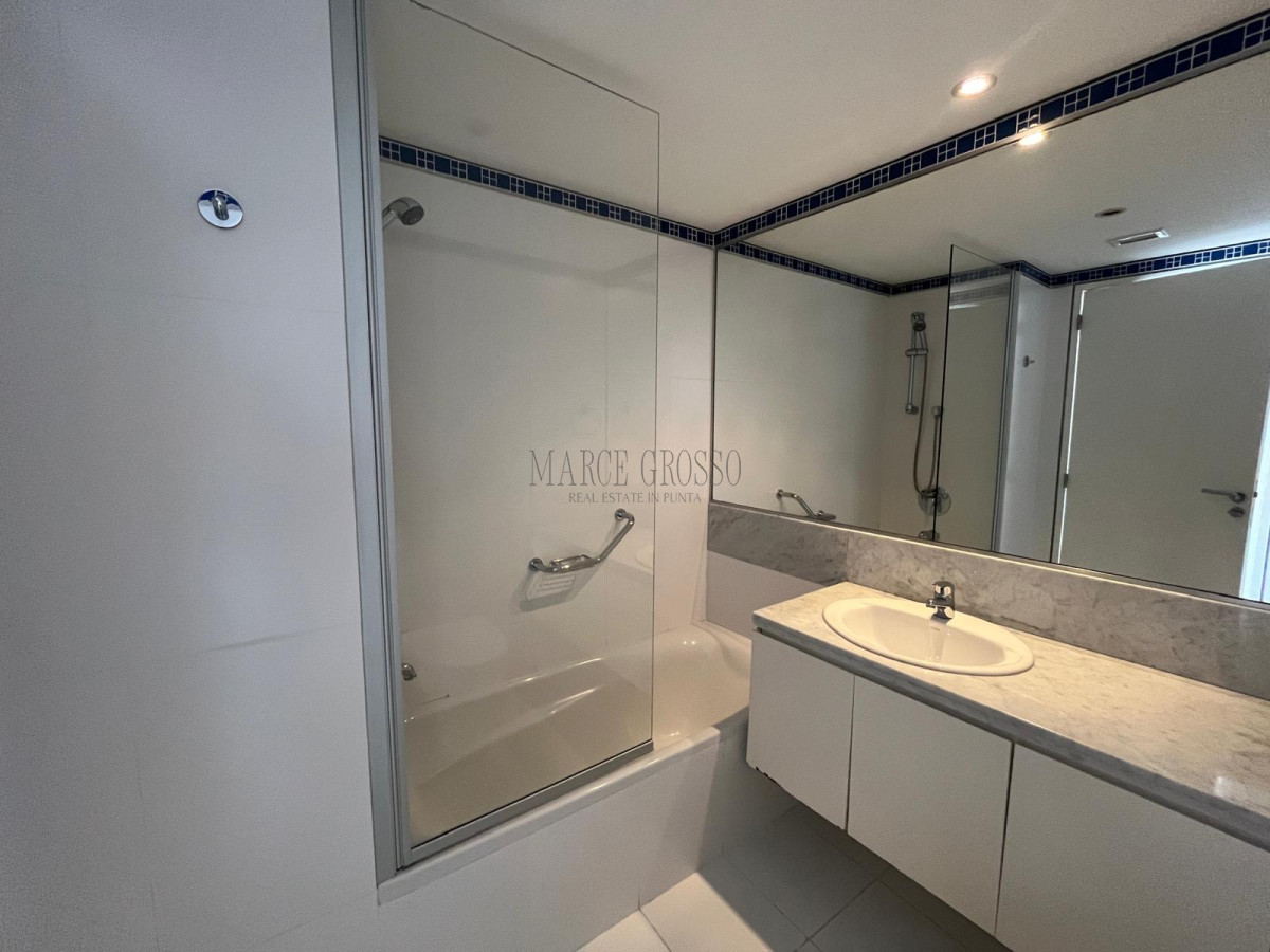 Apartamento ID.216 - Apartamento en Venta y Alquiler, Brava, Punta del Este, 3 Dormitorios.