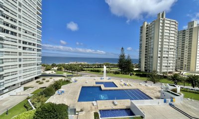 VENTA DE APARTAMENTO DE 3 DORMITORIOS FRENTE AL MAR EN MANSA PUNTA DEL ESTE