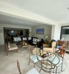 Apartamento 4 dorm. En Playa Brava Punta del Este